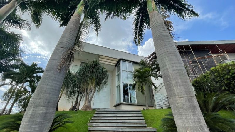 Sobrado com 4 quartos, 637,49m², à venda em Goiânia, Condomínio do Lago